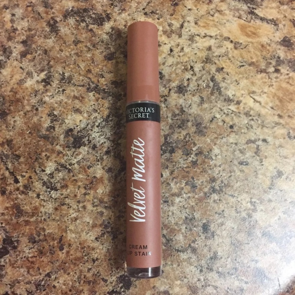 Victoria’s Secret Velvet Matte Lipstain